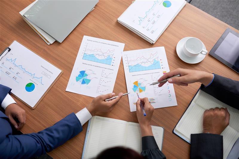 management reporting vs financial reporting